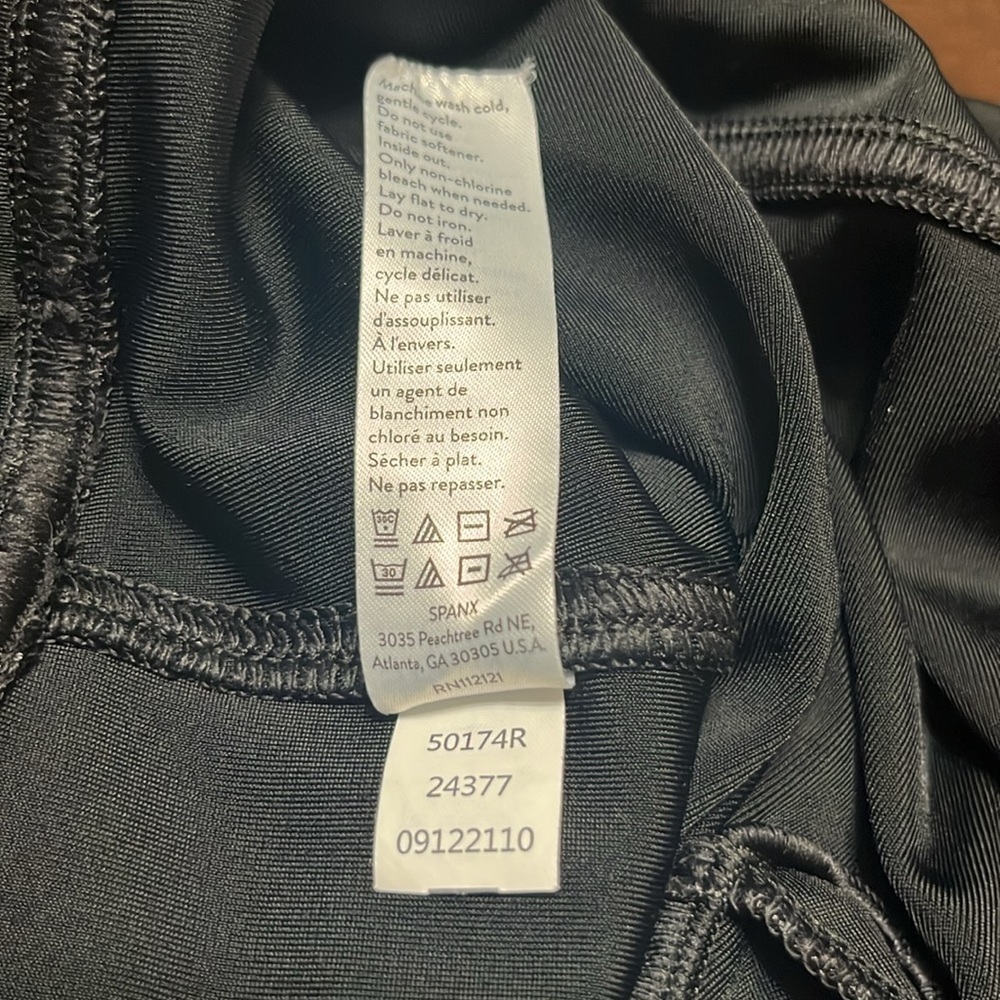 Spanx faux leather Moto bike short - Picture 9 of 10